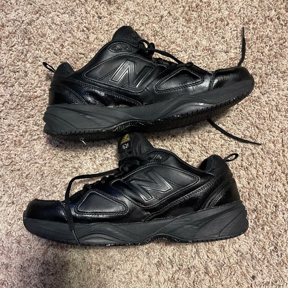 NB slip resistant shoes size 11 mens